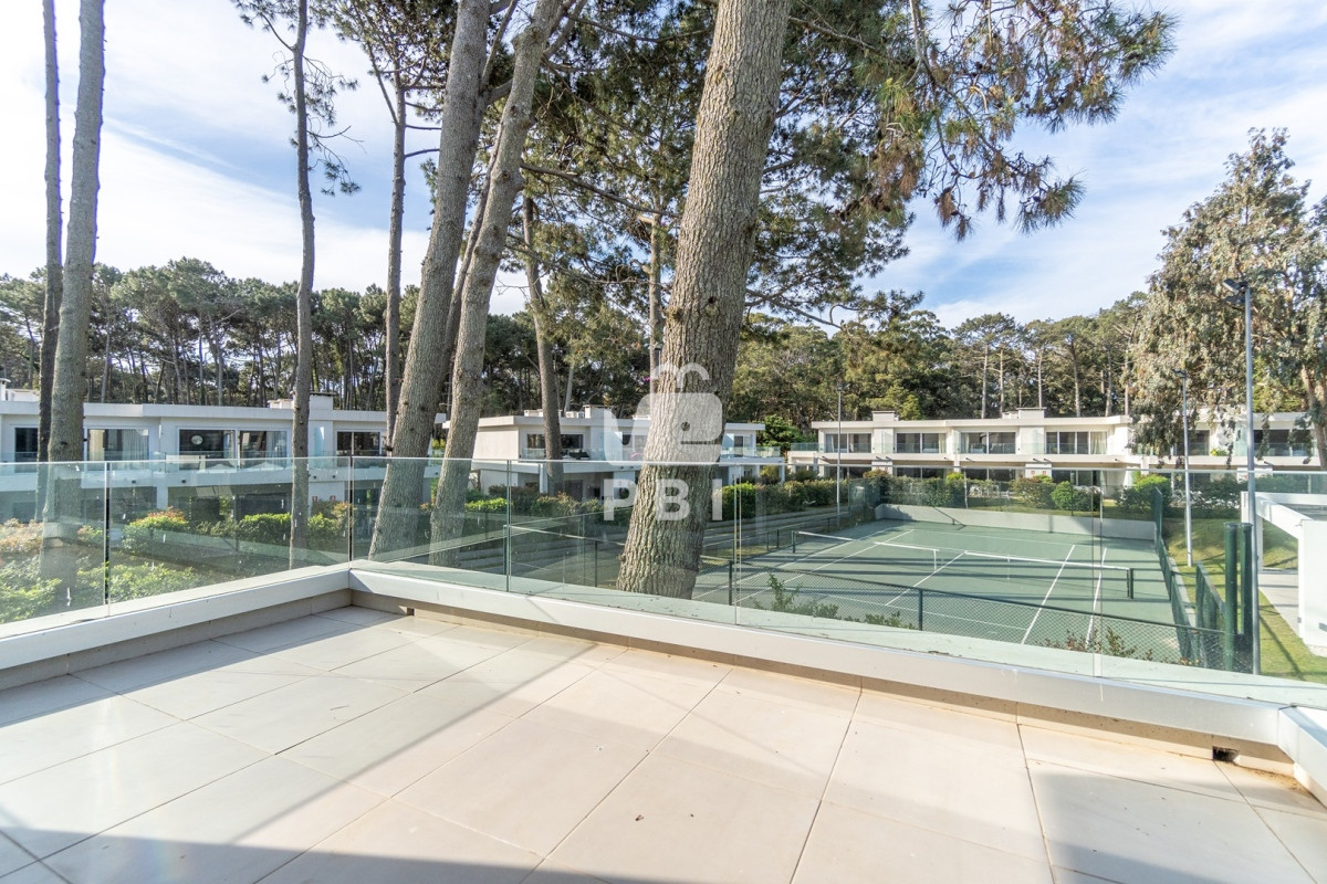 Q2FzYSBlbiBHYXJkZW5zIFZpZXcsIFB1bnRhIEJhbGxlbmEgLSBSZWYgOiBQQkkxNDA4NA==