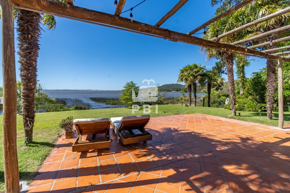 Q2FzYSA0IERPUk1JVE9SSU9TIGVuIExhZ3VuYSBkZWwgU2F1Y2UgLCBQdW50YSBCYWxsZW5hIC0gUmVmIDogUEJJMjQ1NA==