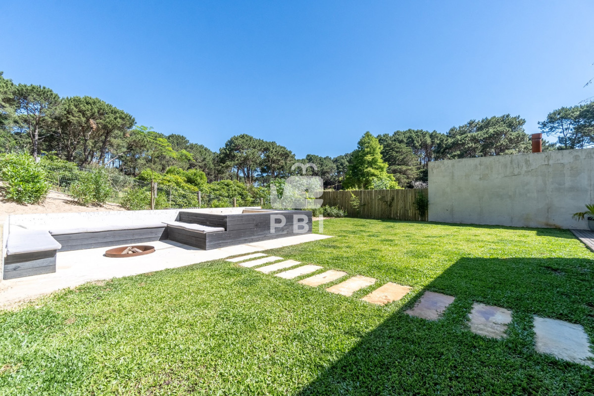 Q2FzYSBkZSAzIGRvcm1pdG9yaW9zIGVuIEFsbWFyLCBDbHViIGRlbCBMYWdvIC0gUmVmIDogUEJJMTQyMzY=