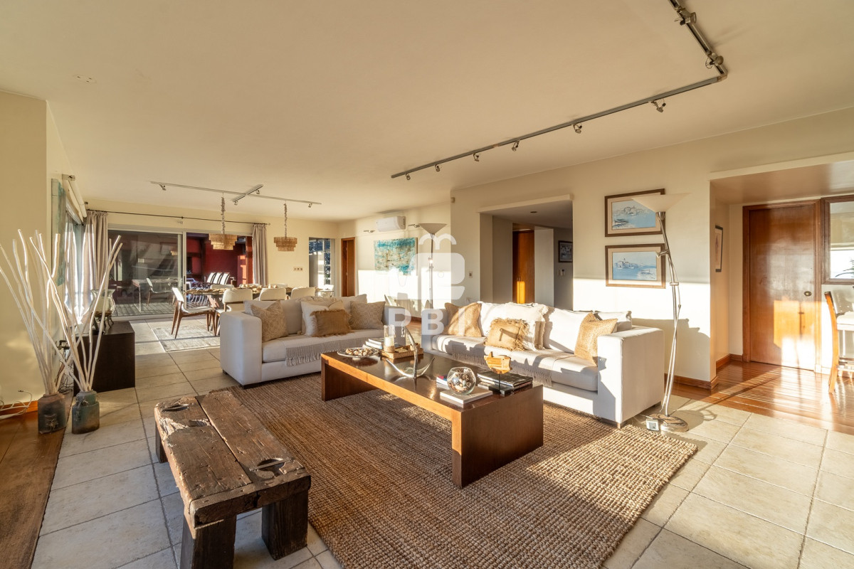 Q2FzYSBkZSA1IGRvcm1pdG9yaW9zIGVuIExvbW8gZGUgbGEgQmFsbGVuYSwgUHVudGEgQmFsbGVuYSAtIFJlZiA6IFBCSTEyNDc5