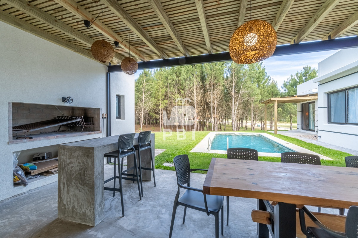 Q2FzYSA0IERPUk1JVE9SSU9TIGVuIEFjcmVzIGRlIFNvbGFuYXMsIFB1bnRhIEJhbGxlbmEgLSBSZWYgOiBQQkkxMzE2OA==