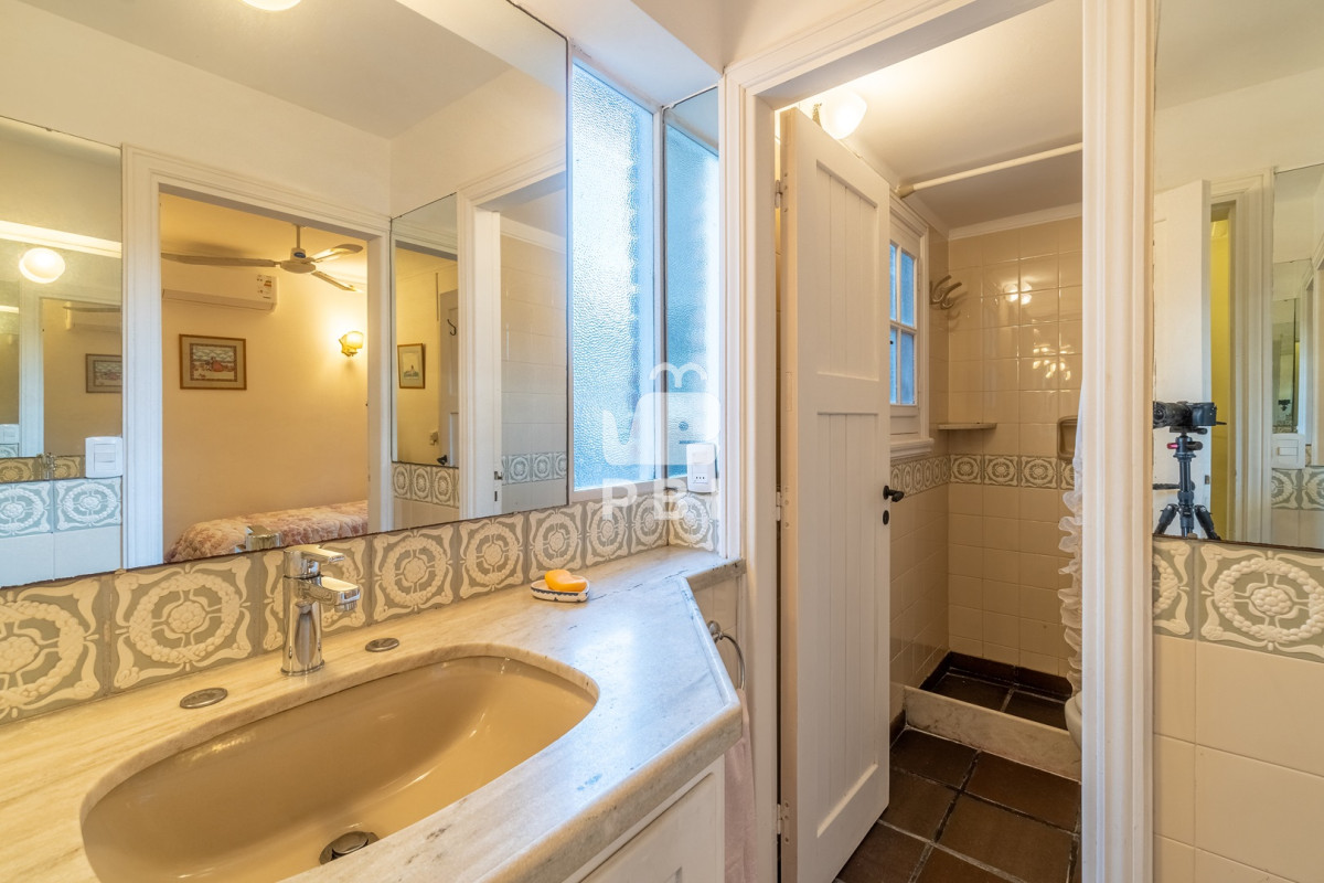 RXhjbHVzaXZhIHByb3BpZWRhZCBlbiB2ZW50YSwgY29uIDUgZG9ybWl0b3Jpb3MsIEVsIEdvbGYsIFB1bnRhIGRlbCBFc3RlLiAtIFJlZiA6IFBCSTEzODQ0