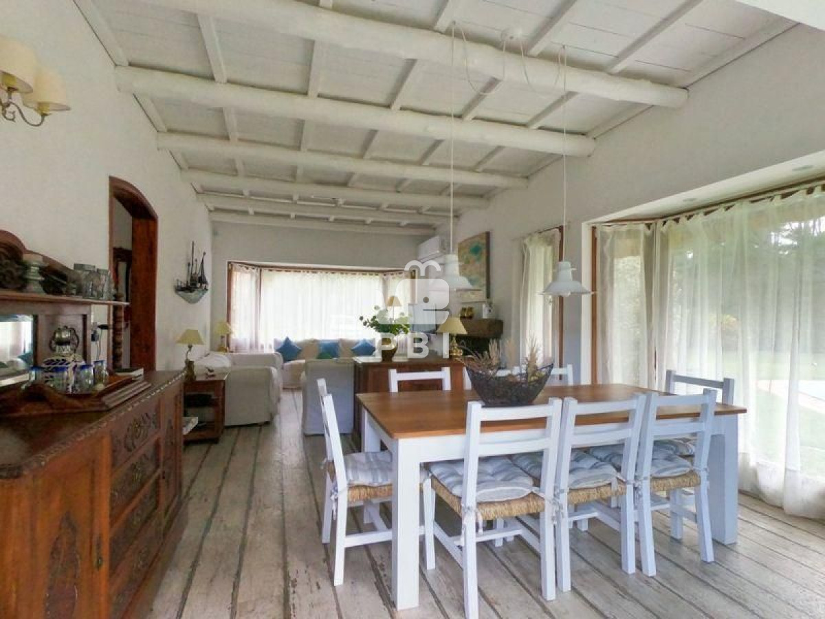 Q2FzYSA0IERPUk1JVE9SSU9TIGVuIFBvcnRlenVlbG8gQm9zcXVlLCBQdW50YSBCYWxsZW5hIC0gUmVmIDogUEJJMTIwMQ==