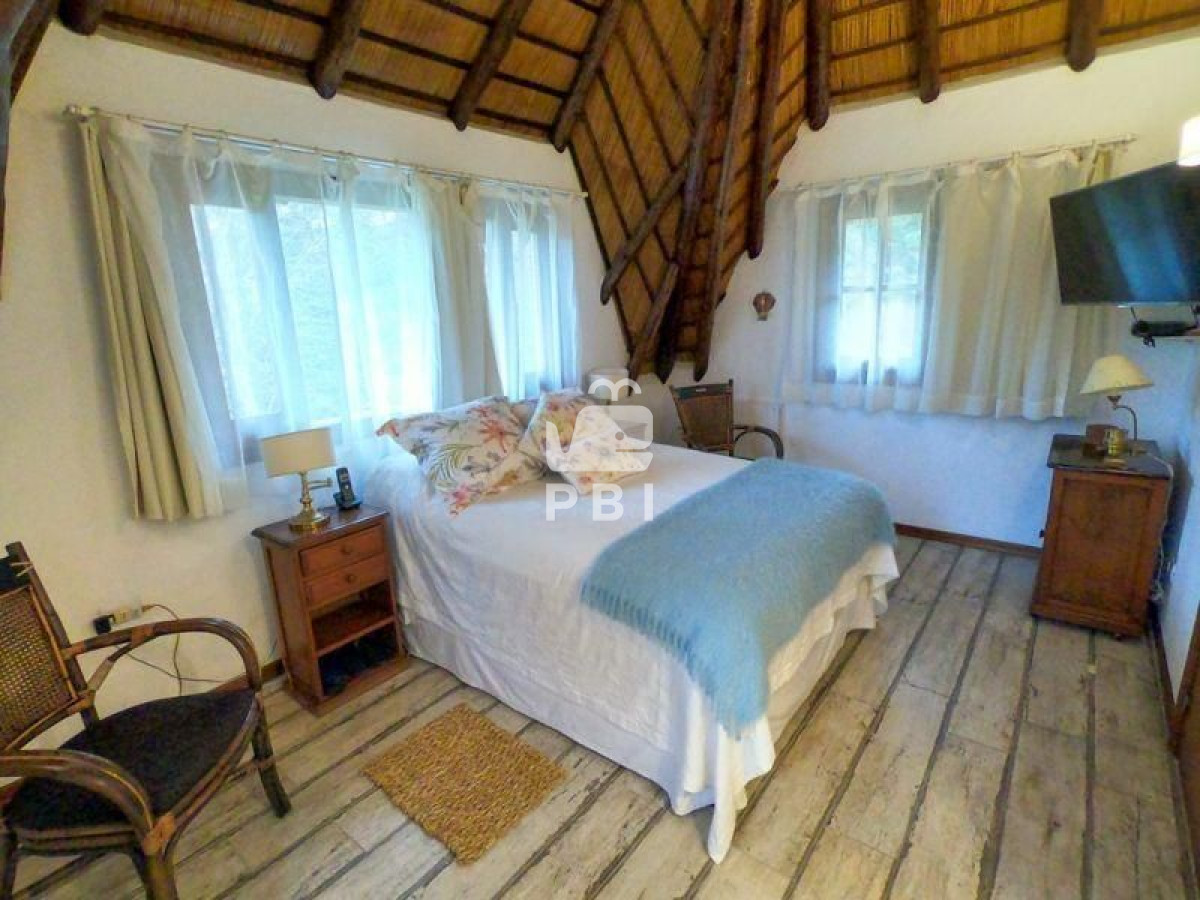 Q2FzYSA0IERPUk1JVE9SSU9TIGVuIFBvcnRlenVlbG8gQm9zcXVlLCBQdW50YSBCYWxsZW5hIC0gUmVmIDogUEJJMTIwMQ==