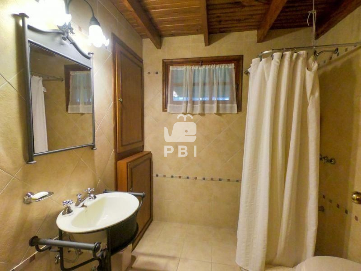 Q2FzYSA0IERPUk1JVE9SSU9TIGVuIFBvcnRlenVlbG8gQm9zcXVlLCBQdW50YSBCYWxsZW5hIC0gUmVmIDogUEJJMTIwMQ==