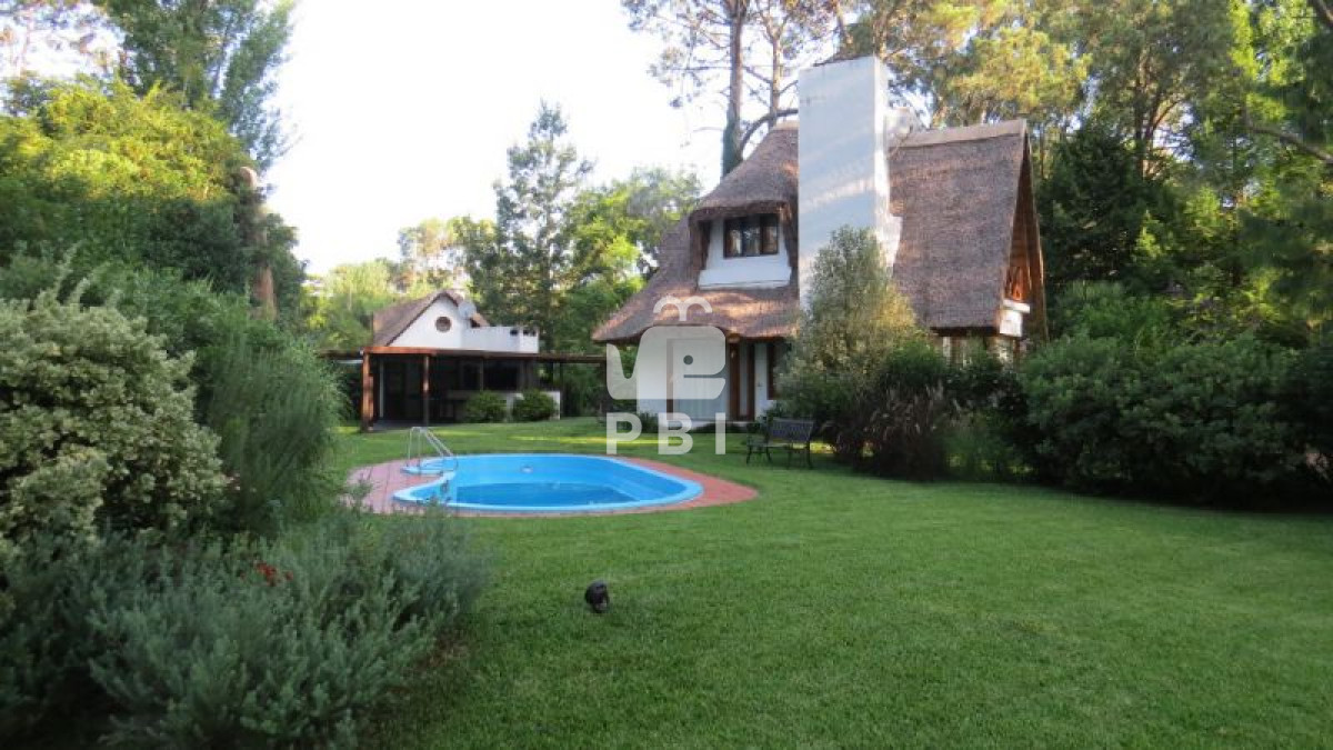 Q2FzYSA0IERPUk1JVE9SSU9TIGVuIFBvcnRlenVlbG8gQm9zcXVlLCBQdW50YSBCYWxsZW5hIC0gUmVmIDogUEJJMTIwMQ==