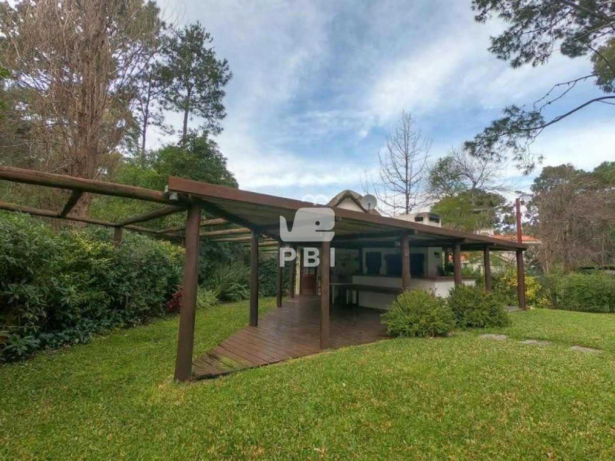 Q2FzYSA0IERPUk1JVE9SSU9TIGVuIFBvcnRlenVlbG8gQm9zcXVlLCBQdW50YSBCYWxsZW5hIC0gUmVmIDogUEJJMTIwMQ==