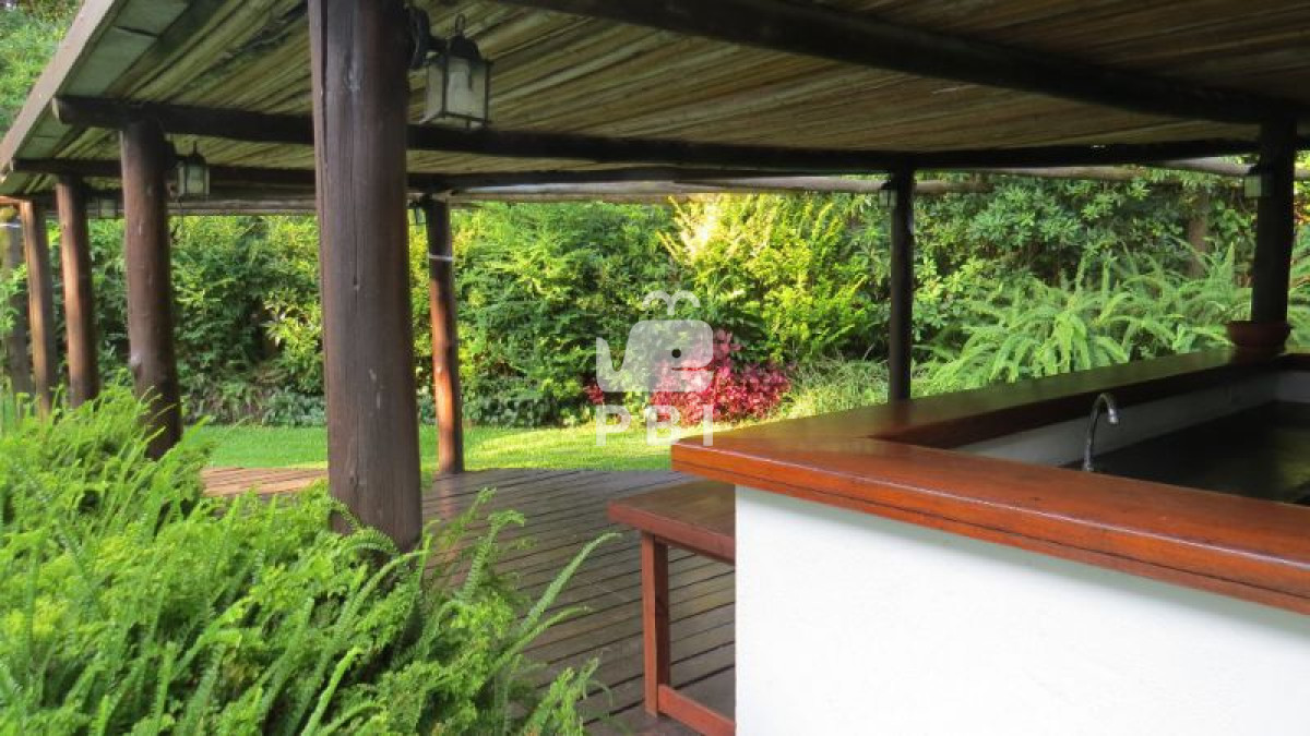 Q2FzYSA0IERPUk1JVE9SSU9TIGVuIFBvcnRlenVlbG8gQm9zcXVlLCBQdW50YSBCYWxsZW5hIC0gUmVmIDogUEJJMTIwMQ==