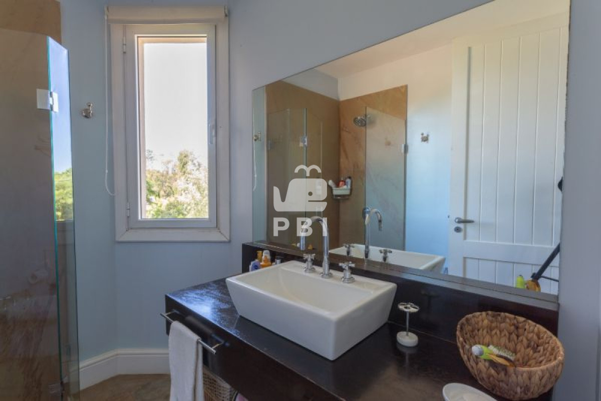 Q2FzYSBlbiB2ZW50YSA0IERPUk1JVE9SSU9TIHpvbmEgSmFyZMOtbiAgLSBSZWYgOiBQQkkxMzQy