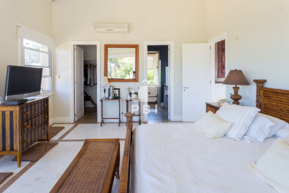 Q2FzYSBlbiB2ZW50YSA0IERPUk1JVE9SSU9TIHpvbmEgSmFyZMOtbiAgLSBSZWYgOiBQQkkxMzQy