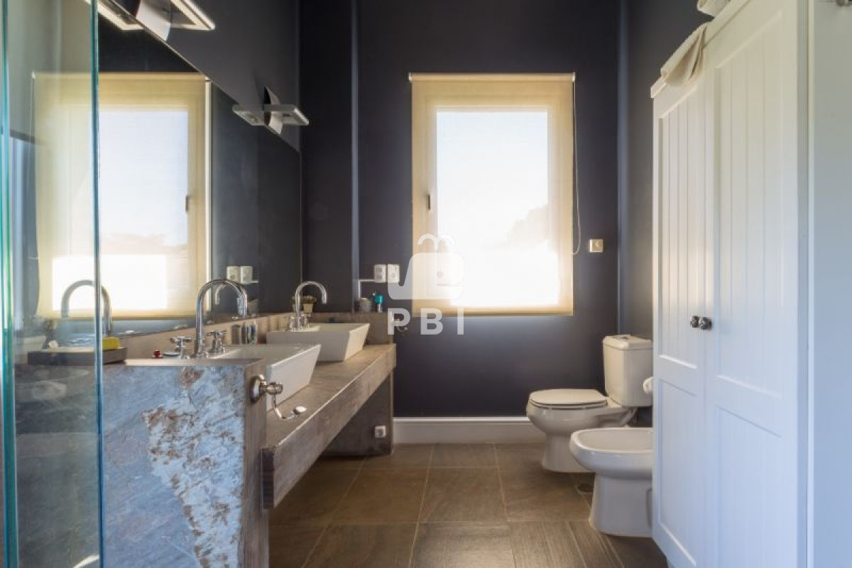 Q2FzYSBlbiB2ZW50YSA0IERPUk1JVE9SSU9TIHpvbmEgSmFyZMOtbiAgLSBSZWYgOiBQQkkxMzQy