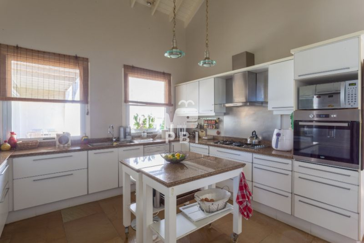 Q2FzYSBlbiB2ZW50YSA0IERPUk1JVE9SSU9TIHpvbmEgSmFyZMOtbiAgLSBSZWYgOiBQQkkxMzQy