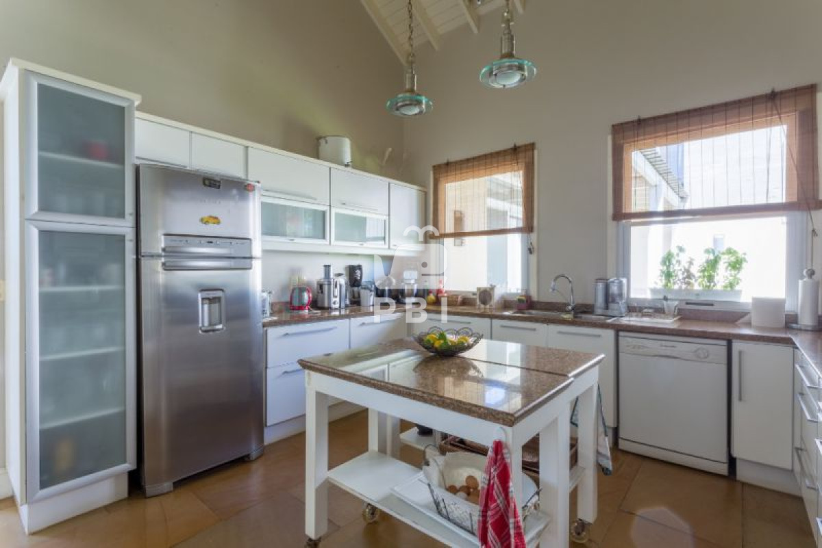 Q2FzYSBlbiB2ZW50YSA0IERPUk1JVE9SSU9TIHpvbmEgSmFyZMOtbiAgLSBSZWYgOiBQQkkxMzQy