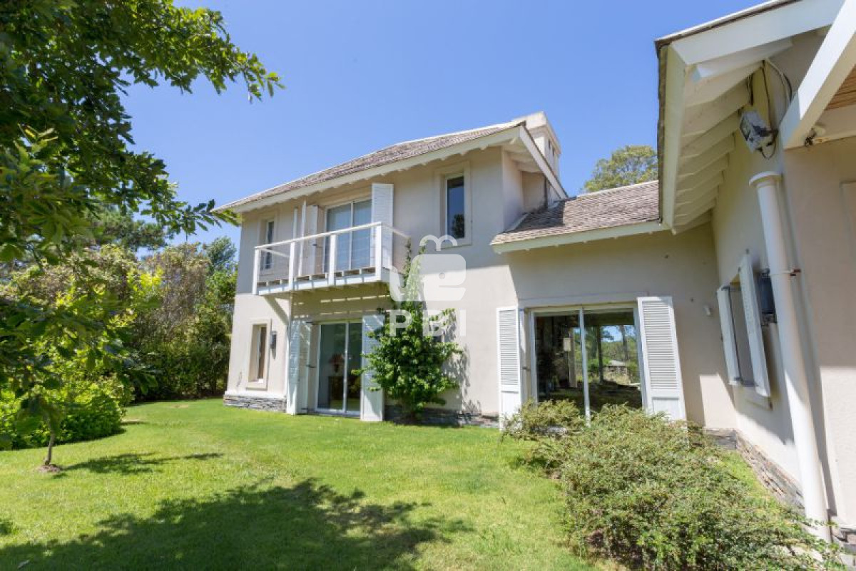 Q2FzYSBlbiB2ZW50YSA0IERPUk1JVE9SSU9TIHpvbmEgSmFyZMOtbiAgLSBSZWYgOiBQQkkxMzQy