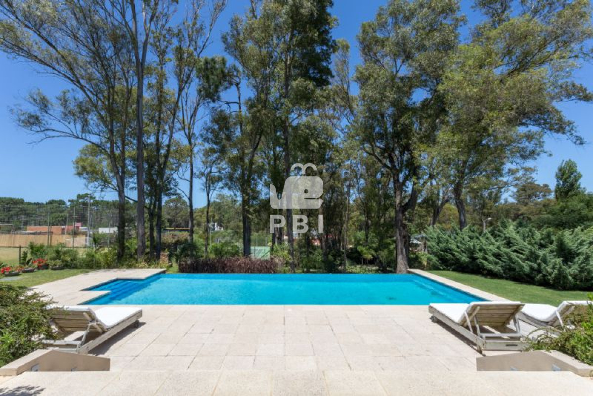 Q2FzYSBlbiB2ZW50YSA0IERPUk1JVE9SSU9TIHpvbmEgSmFyZMOtbiAgLSBSZWYgOiBQQkkxMzQy