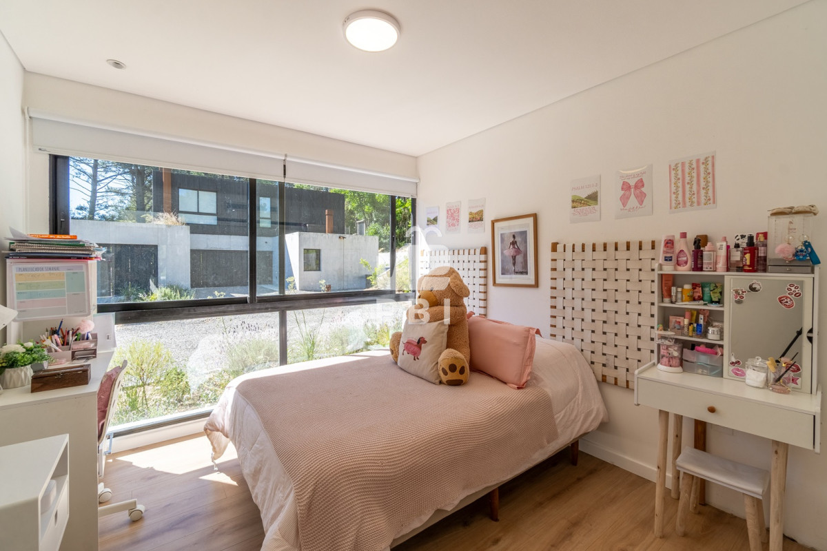 Q2FzYSBkZSAzIGRvcm1pdG9yaW9zIGVuIEFsbWFyLCBDbHViIGRlbCBMYWdvIC0gUmVmIDogUEJJMTQyMzY=