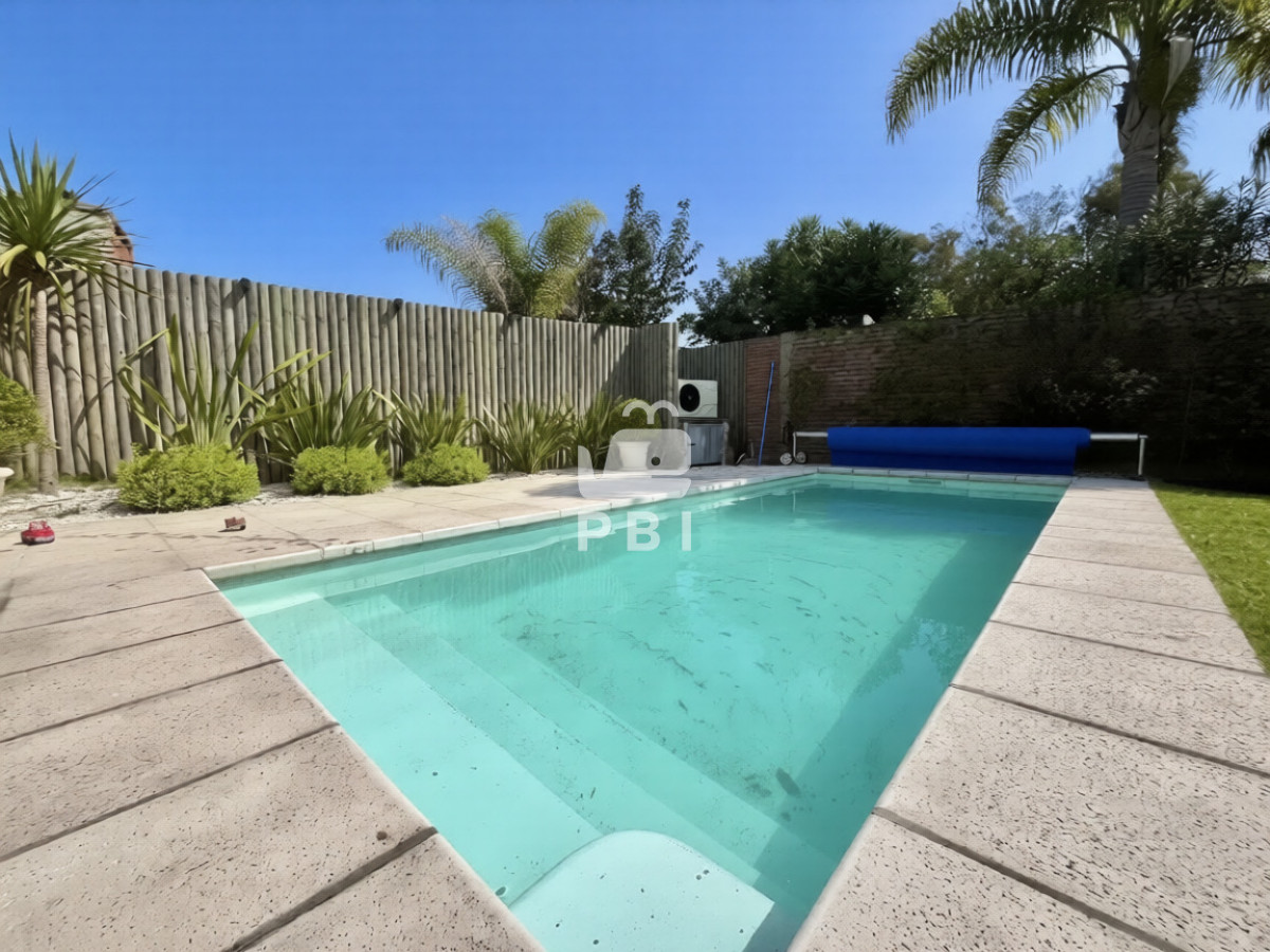 Q2FzYSBkZSA0IGRvcm1pdG9yaW9zIGVuIFBpbmFyZXMsIFB1bnRhIGRlbCBFc3RlIC0gUmVmIDogUEJJMTU4MDg=