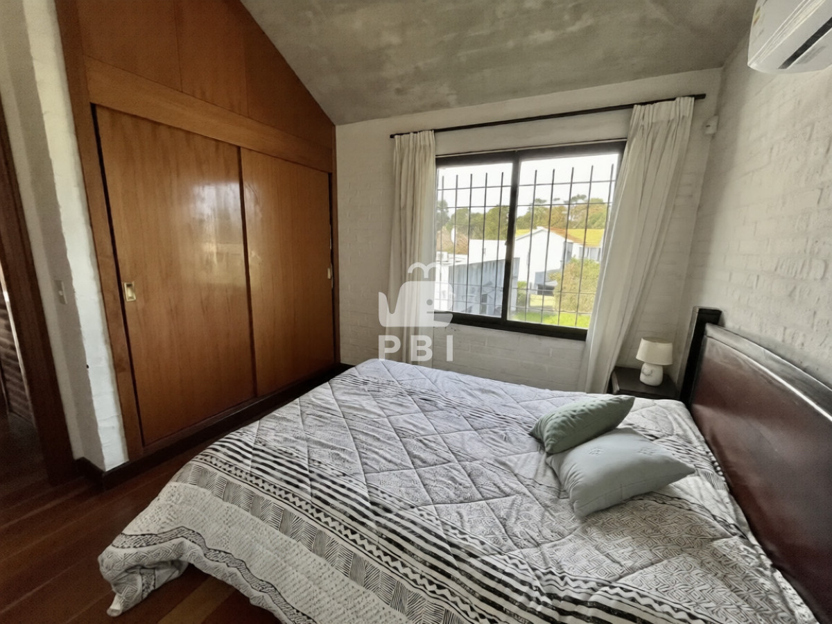 Q2FzYSBkZSA0IGRvcm1pdG9yaW9zIGVuIFBpbmFyZXMsIFB1bnRhIGRlbCBFc3RlIC0gUmVmIDogUEJJMTU4MDg=