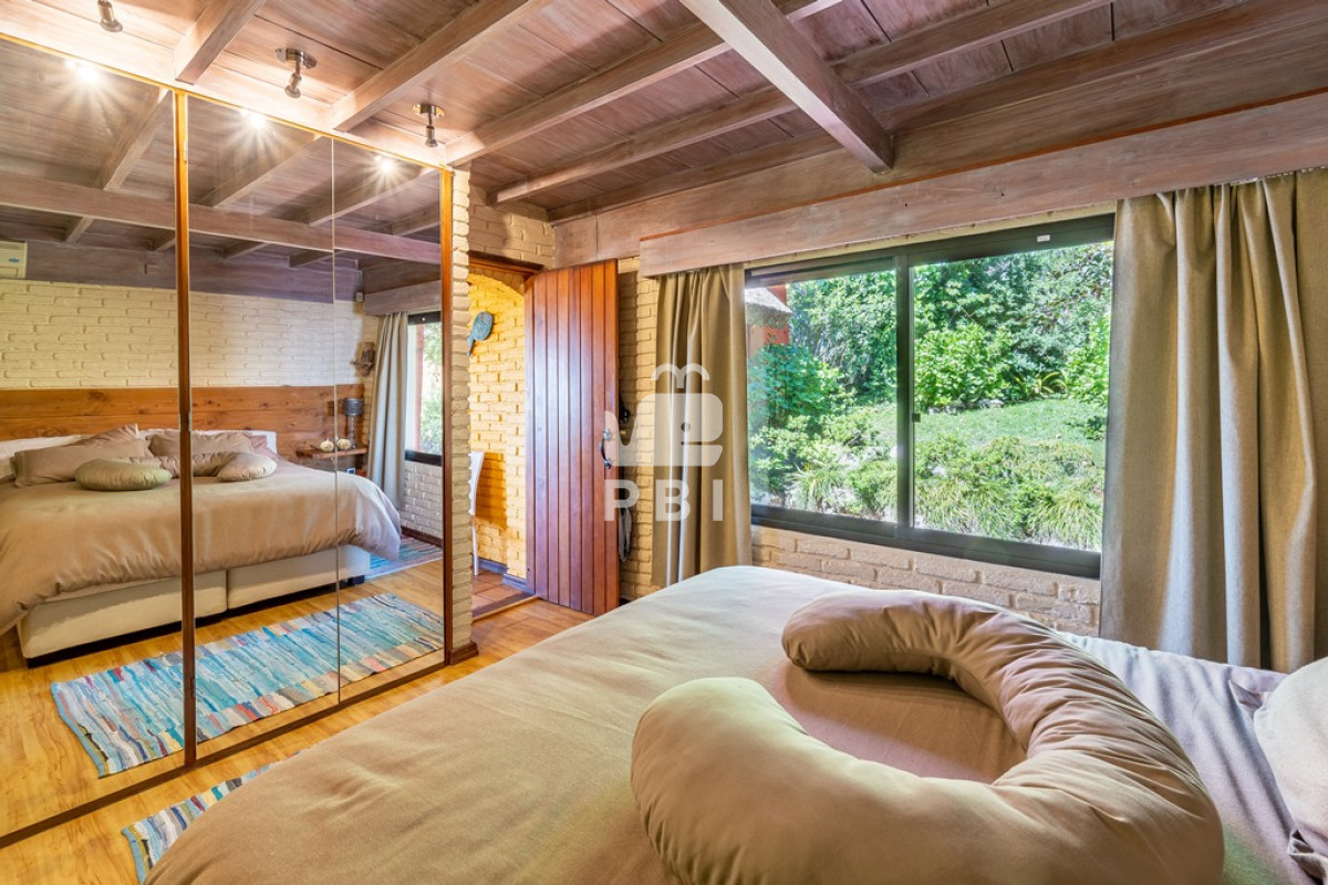 Q2FzYSA0IERPUk1JVE9SSU9TIGVuIExhZ3VuYSBkZWwgU2F1Y2UgLCBQdW50YSBCYWxsZW5hIC0gUmVmIDogUEJJMjQ1NA==