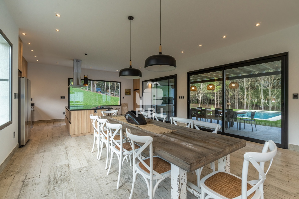 Q2FzYSA0IERPUk1JVE9SSU9TIGVuIEFjcmVzIGRlIFNvbGFuYXMsIFB1bnRhIEJhbGxlbmEgLSBSZWYgOiBQQkkxMzE2OA==