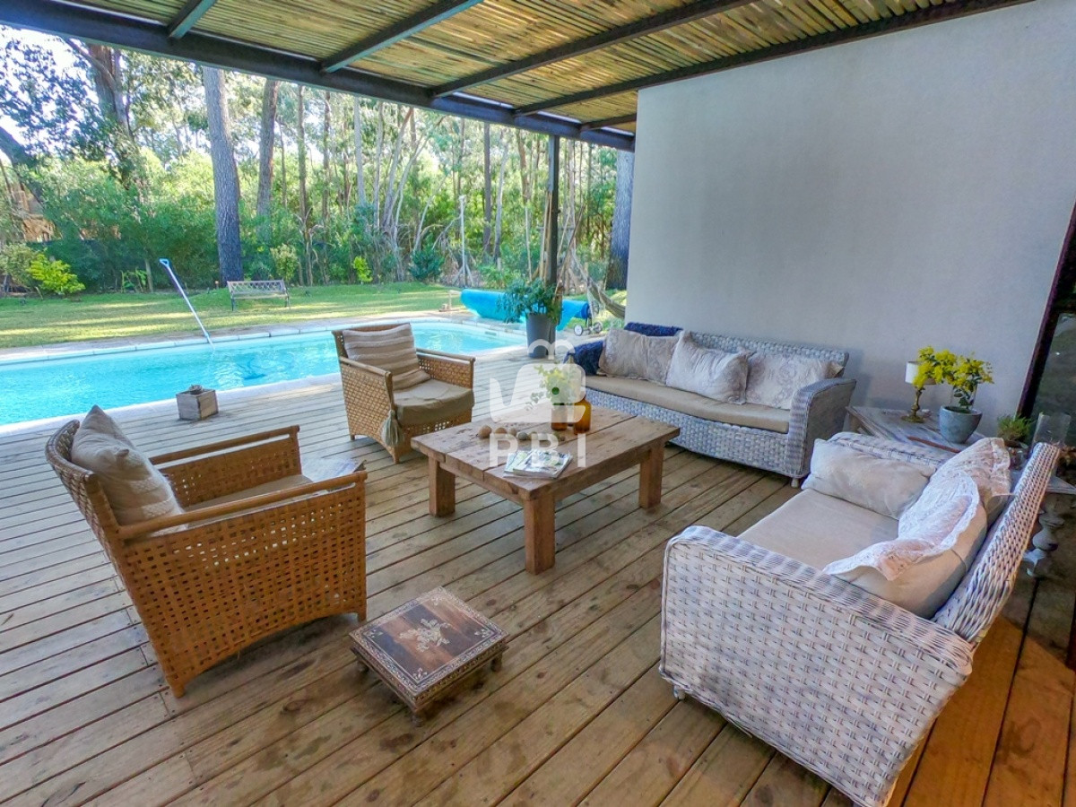 Q2FzYSA0IERPUk1JVE9SSU9TIGVuIERFU0lHTiBWSUxMQUdFLCBQdW50YSBCYWxsZW5hIC0gUmVmIDogUEJJMjMzMg==