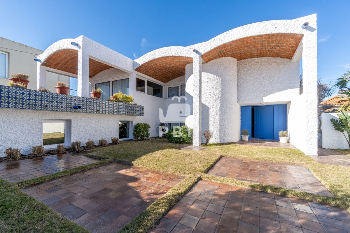 SW52ZXJ0w60gZW4gQ2FsaWRhZDogUHJvcGllZGFkIGRlIDQgRG9ybWl0b3Jpb3MgZW4gUHVudGEgZGVsIEVzdGUgLSBSZWYgOiBQQkkxMzgzOA==