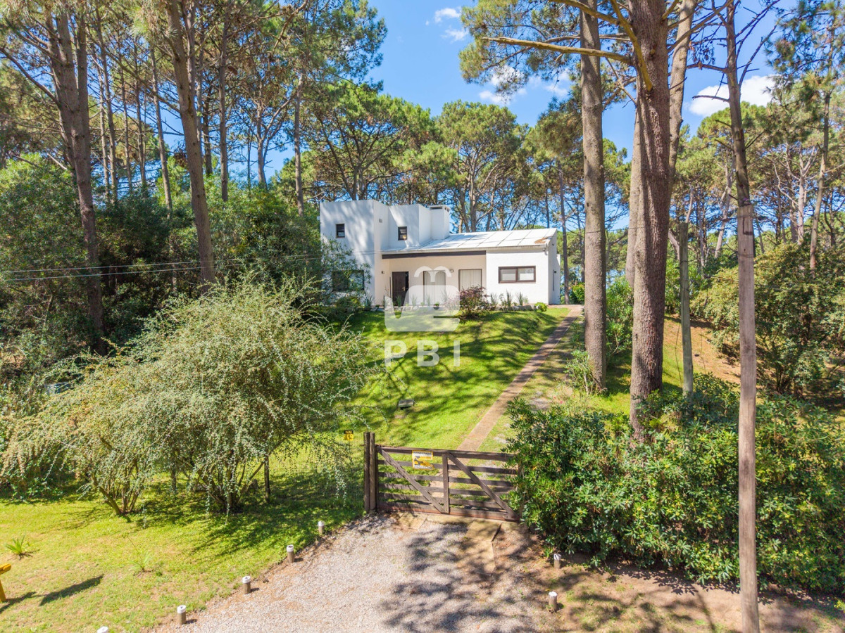 Q2FzYSBlbiB2ZW50YSBlbiBDbHViIGRlbCBMYWdvLCAgUHVudGEgQmFsbGVuYSAtIFJlZiA6IFBCSTE1NzMw