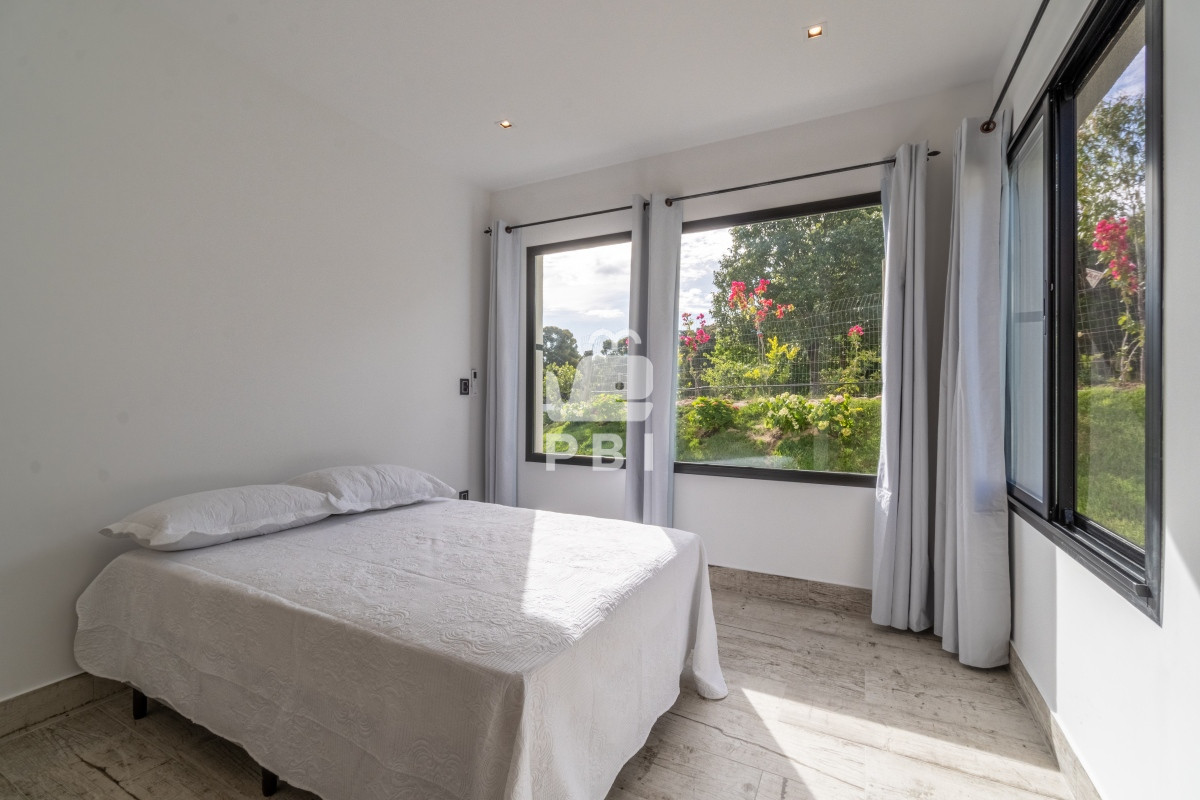 Q2FzYSA0IERPUk1JVE9SSU9TIGVuIEFjcmVzIGRlIFNvbGFuYXMsIFB1bnRhIEJhbGxlbmEgLSBSZWYgOiBQQkkxMzE2OA==