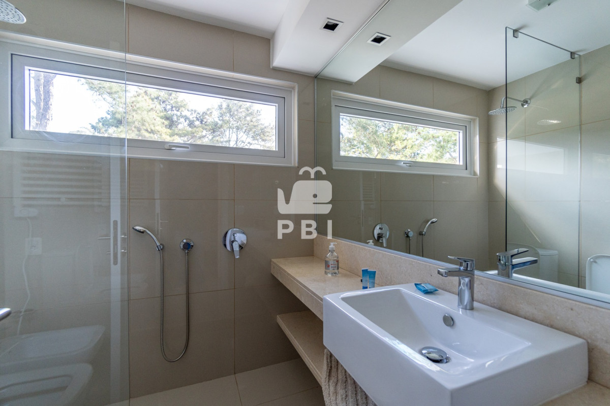 Q2FzYSBlbiBHYXJkZW5zIFZpZXcsIFB1bnRhIEJhbGxlbmEgLSBSZWYgOiBQQkkxNDA4NA==