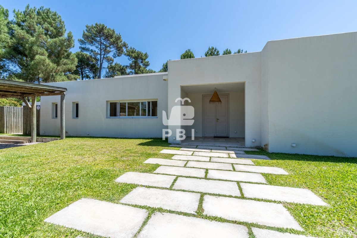 Q2FzYSBlbiB2ZW50YSBlbiBBY3JlcyBkZSBTb2xhbmFzLCBQdW50YSBCYWxsZW5hICAtIFJlZiA6IFBCSTE1NjU2