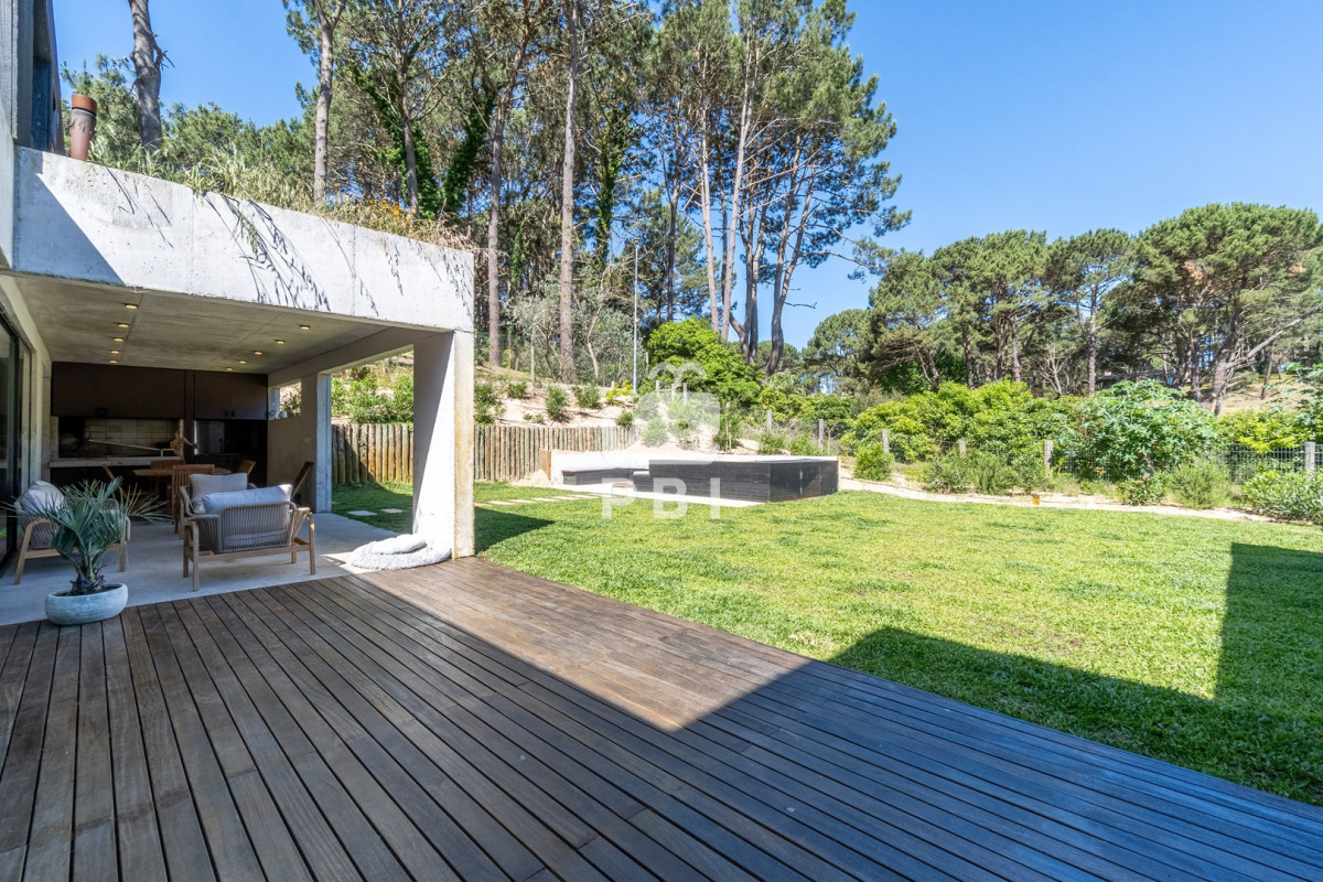 Q2FzYSBkZSAzIGRvcm1pdG9yaW9zIGVuIEFsbWFyLCBDbHViIGRlbCBMYWdvIC0gUmVmIDogUEJJMTQyMzY=