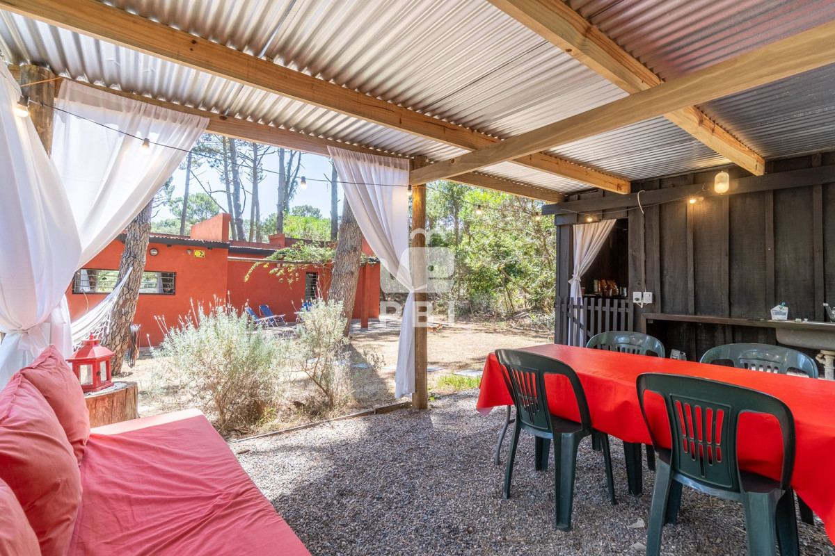 Q2FzYSBkZSAyIGRvcm1pdG9yaW9zIGVuIENsdWIgZGVsIExhZ28sIFB1bnRhIEJhbGxlbmEgLSBSZWYgOiBQQkkyNjMz