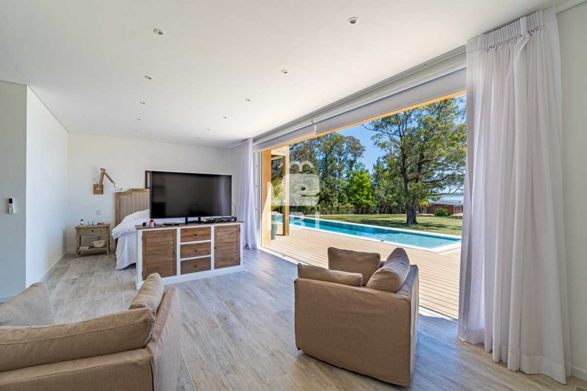 Q2FzYSBkZSAzIGRvcm1pdG9yaW9zIGVuIGJhcnJpbyBwcml2YWRvIC0gUmVmIDogUEJJMzIzOQ==