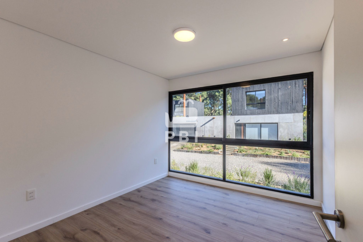 Q2FzYSAzIERPUk1JVE9SSU9TIGVuIENsdWIgZGVsIExhZ28sIFB1bnRhIEJhbGxlbmEgLSBSZWYgOiBQQkkyNjU0