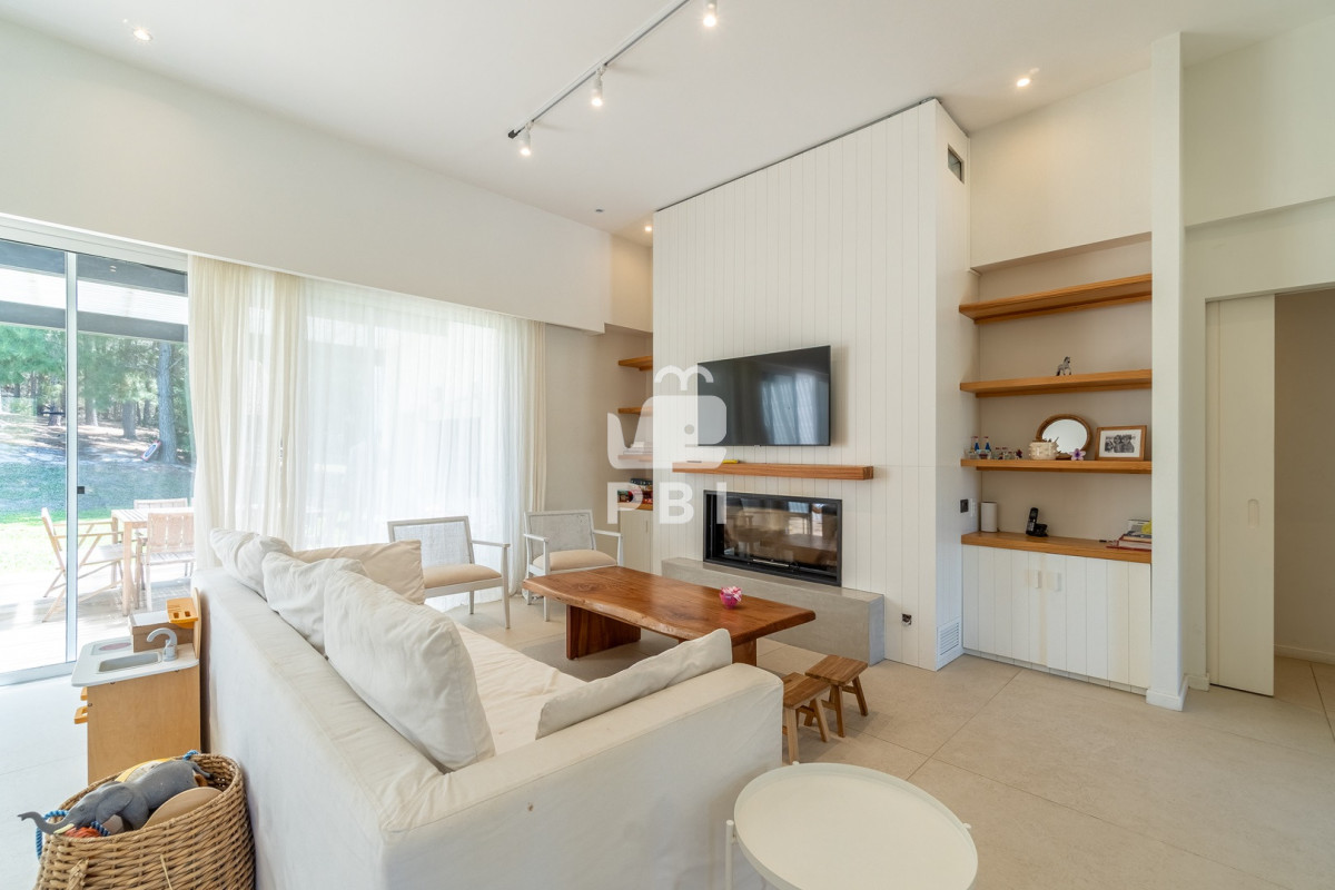 Q2FzYSBlbiB2ZW50YSBlbiBBY3JlcyBkZSBTb2xhbmFzLCBQdW50YSBCYWxsZW5hICAtIFJlZiA6IFBCSTE1NjU2