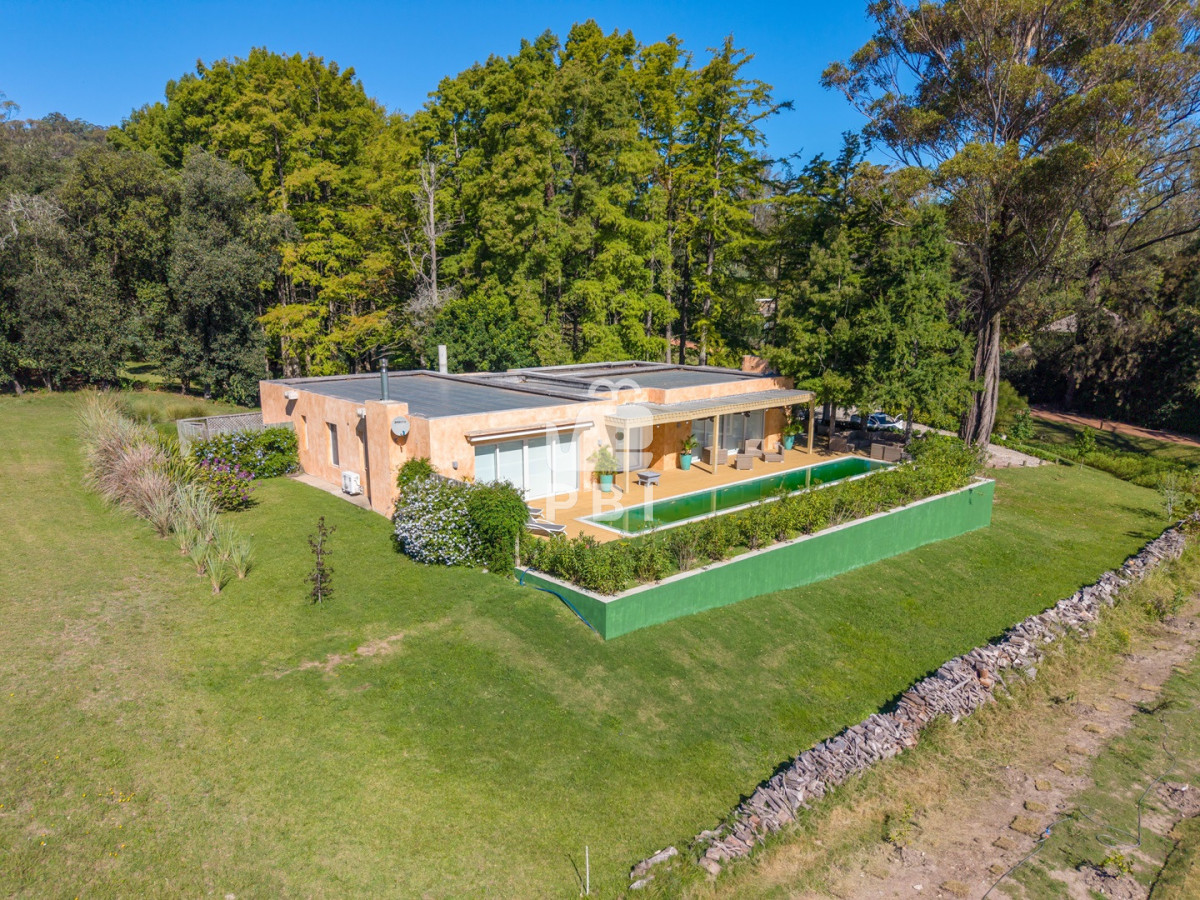 Q2FzYSBkZSAzIGRvcm1pdG9yaW9zIGVuIGJhcnJpbyBwcml2YWRvIC0gUmVmIDogUEJJMzIzOQ==