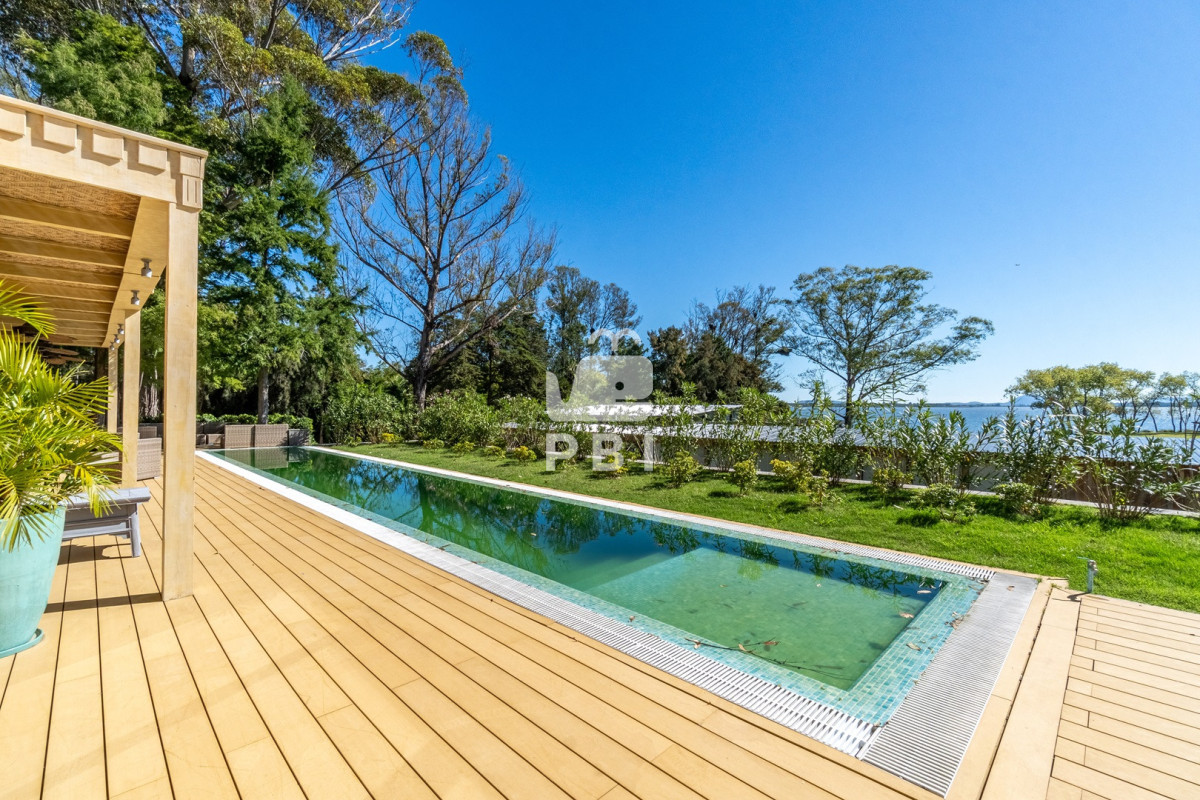 Q2FzYSBkZSAzIGRvcm1pdG9yaW9zIGVuIGJhcnJpbyBwcml2YWRvIC0gUmVmIDogUEJJMzIzOQ==