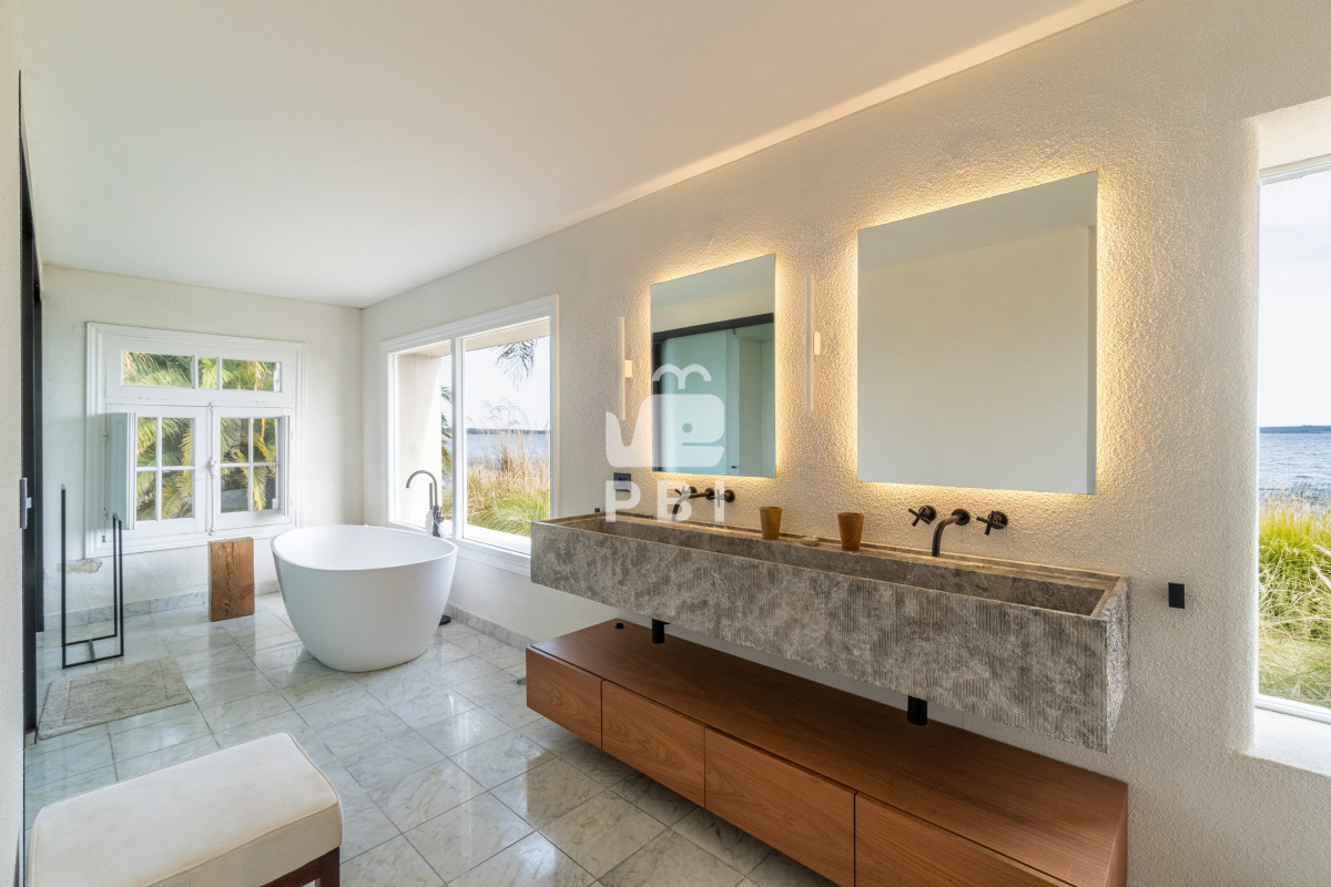 Q2hhY3JhIGNvbiBjYXNhIGEgbGEgdmVudGEgZW4gTGFndW5hIFNhdWNlICAtIFJlZiA6IFBCSTE1MTUz