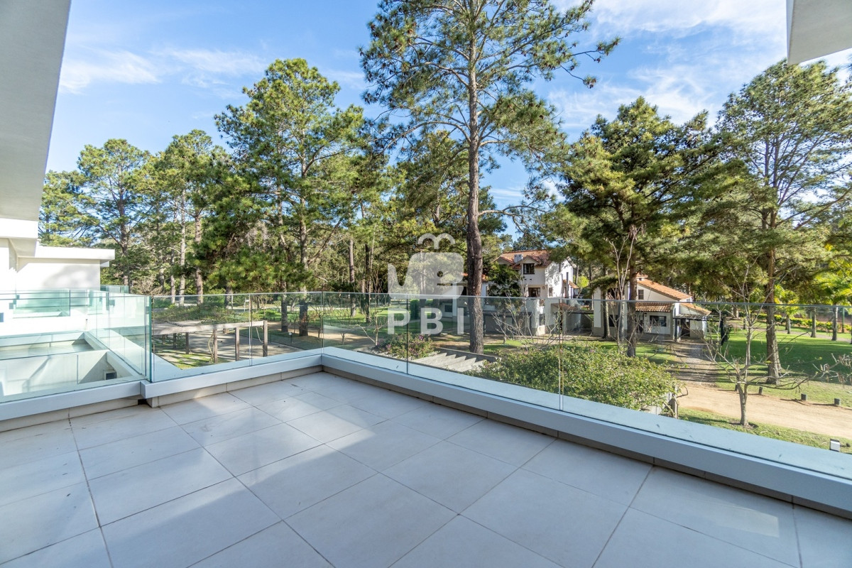 Q2FzYSBlbiBHYXJkZW5zIFZpZXcsIFB1bnRhIEJhbGxlbmEgLSBSZWYgOiBQQkkxNDA4NA==