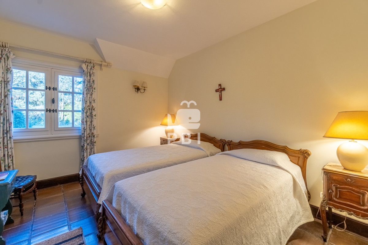 RXhjbHVzaXZhIHByb3BpZWRhZCBlbiB2ZW50YSwgY29uIDUgZG9ybWl0b3Jpb3MsIEVsIEdvbGYsIFB1bnRhIGRlbCBFc3RlLiAtIFJlZiA6IFBCSTEzODQ0