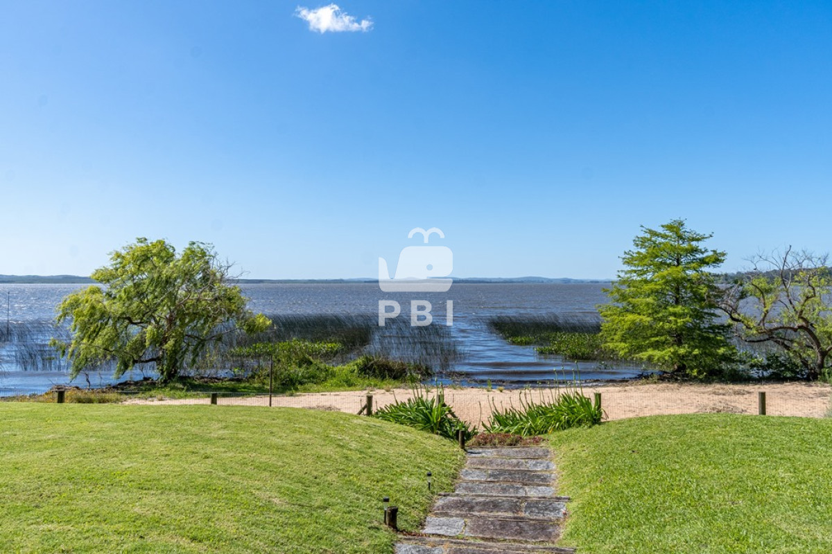 Q2FzYSA0IERPUk1JVE9SSU9TIGVuIExhZ3VuYSBkZWwgU2F1Y2UgLCBQdW50YSBCYWxsZW5hIC0gUmVmIDogUEJJMjQ1NA==