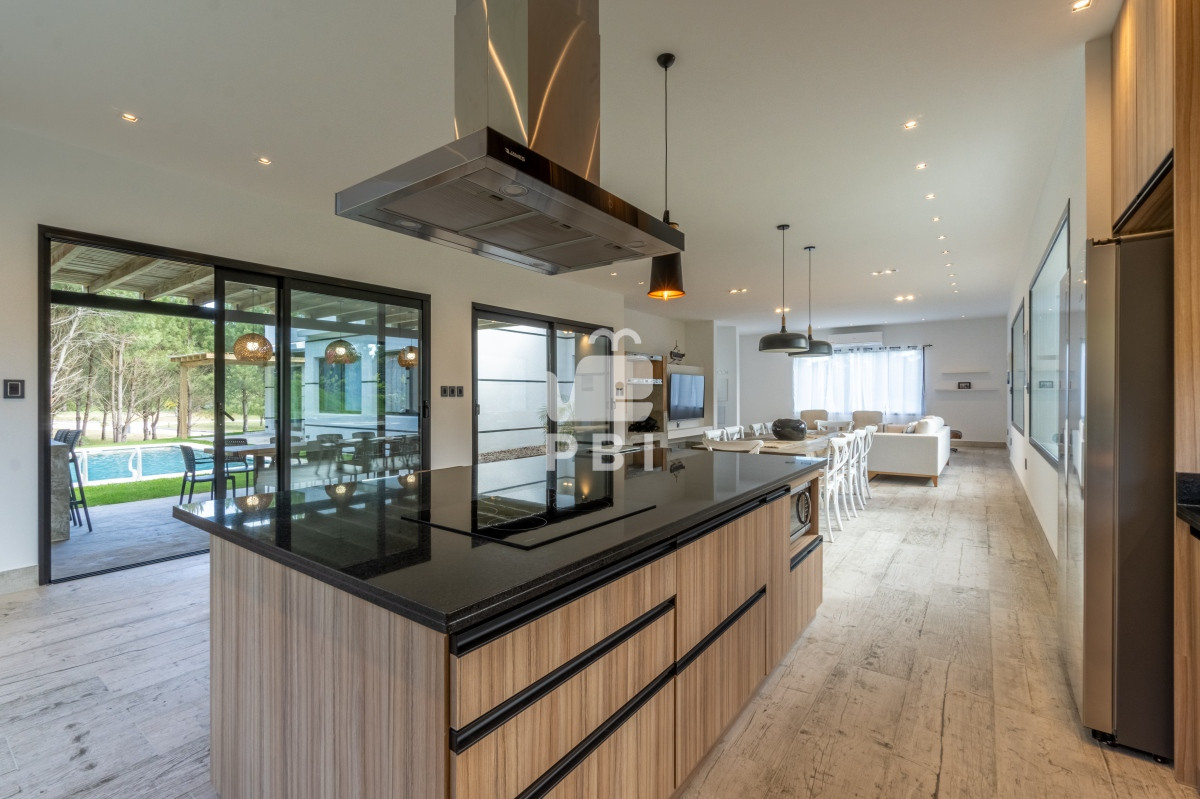 Q2FzYSA0IERPUk1JVE9SSU9TIGVuIEFjcmVzIGRlIFNvbGFuYXMsIFB1bnRhIEJhbGxlbmEgLSBSZWYgOiBQQkkxMzE2OA==