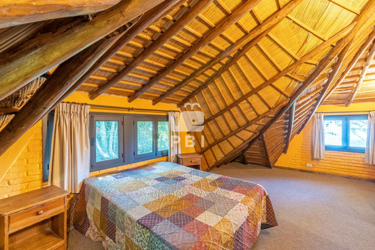 Q2FzYSA0IERPUk1JVE9SSU9TIGVuIExhZ3VuYSBkZWwgU2F1Y2UgLCBQdW50YSBCYWxsZW5hIC0gUmVmIDogUEJJMjQ1NA==