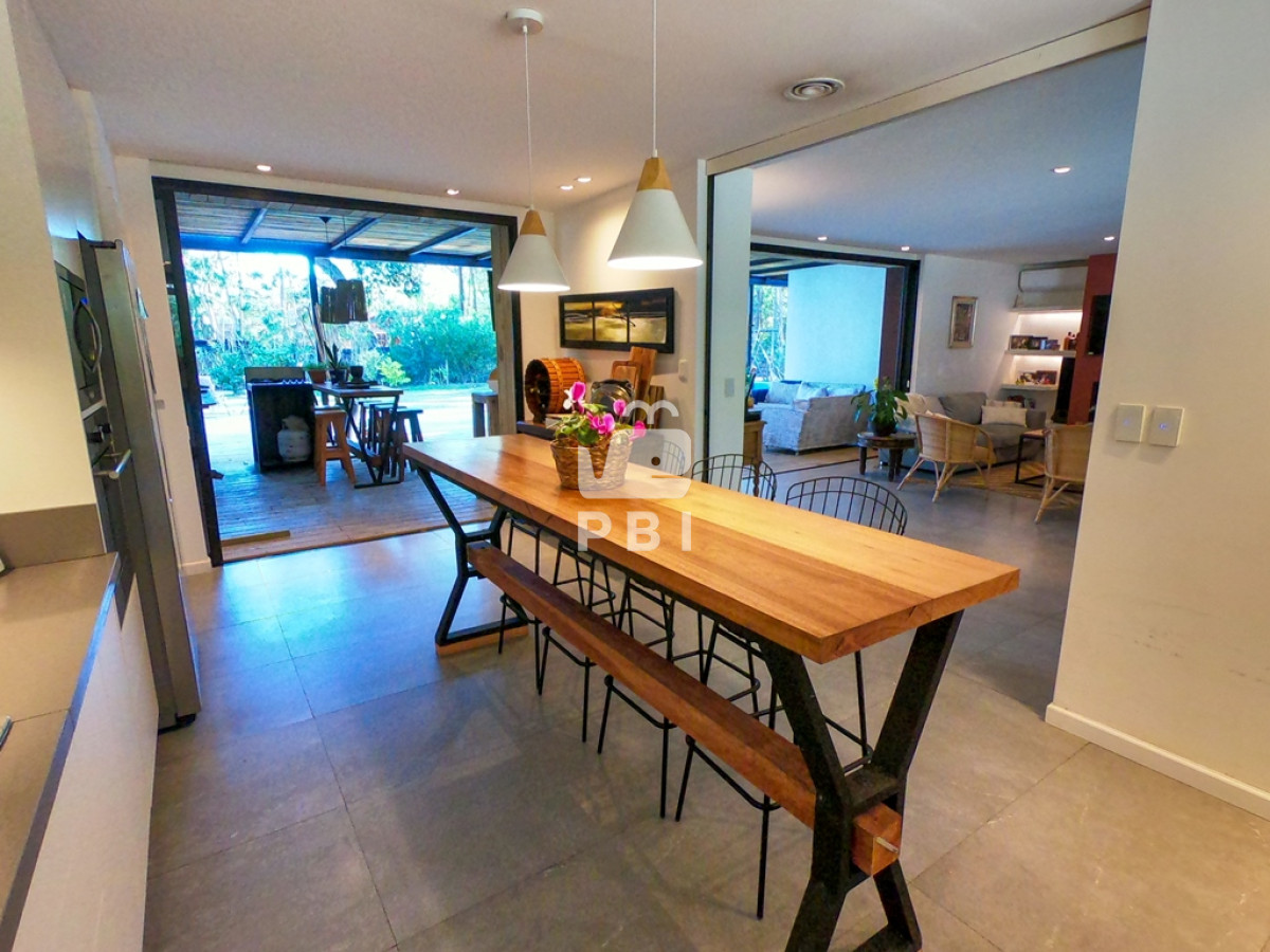 Q2FzYSA0IERPUk1JVE9SSU9TIGVuIERFU0lHTiBWSUxMQUdFLCBQdW50YSBCYWxsZW5hIC0gUmVmIDogUEJJMjMzMg==