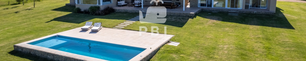 Casa 6 DORMITORIOS en Laguna de los Cisnes, Punta Ballena - Ref : PBI2871
