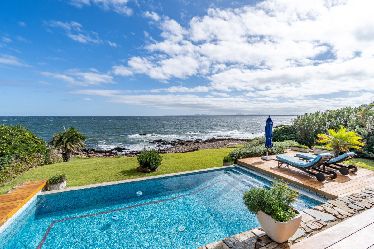 Excelente propiedad en venta con 4 dormitorios y vista al mar en Punta del Este