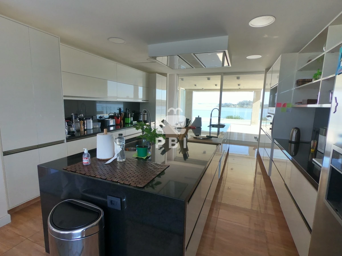 VmVudGEgZGUgQ2hhY3JhIDYgRE9STUlUT1JJT1MgZW4gTGFndW5hIGRlbCBTYXVjZSwgUHVudGEgZGVsIEVzdGUgLSBSZWYgOiBQQkkyMTU3