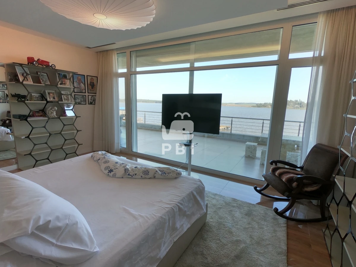 VmVudGEgZGUgQ2hhY3JhIDYgRE9STUlUT1JJT1MgZW4gTGFndW5hIGRlbCBTYXVjZSwgUHVudGEgZGVsIEVzdGUgLSBSZWYgOiBQQkkyMTU3