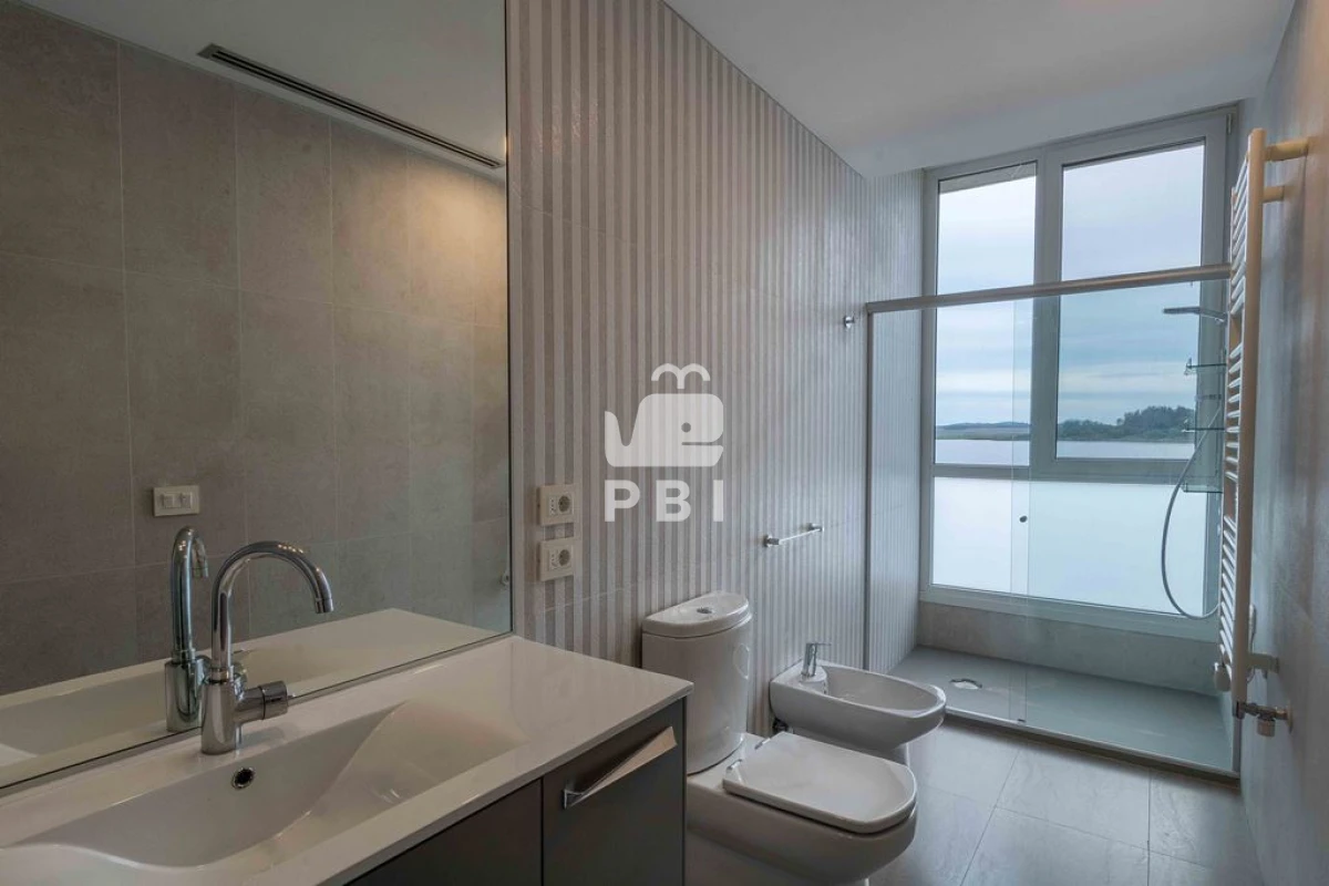 VmVudGEgZGUgQ2hhY3JhIDYgRE9STUlUT1JJT1MgZW4gTGFndW5hIGRlbCBTYXVjZSwgUHVudGEgZGVsIEVzdGUgLSBSZWYgOiBQQkkyMTU3