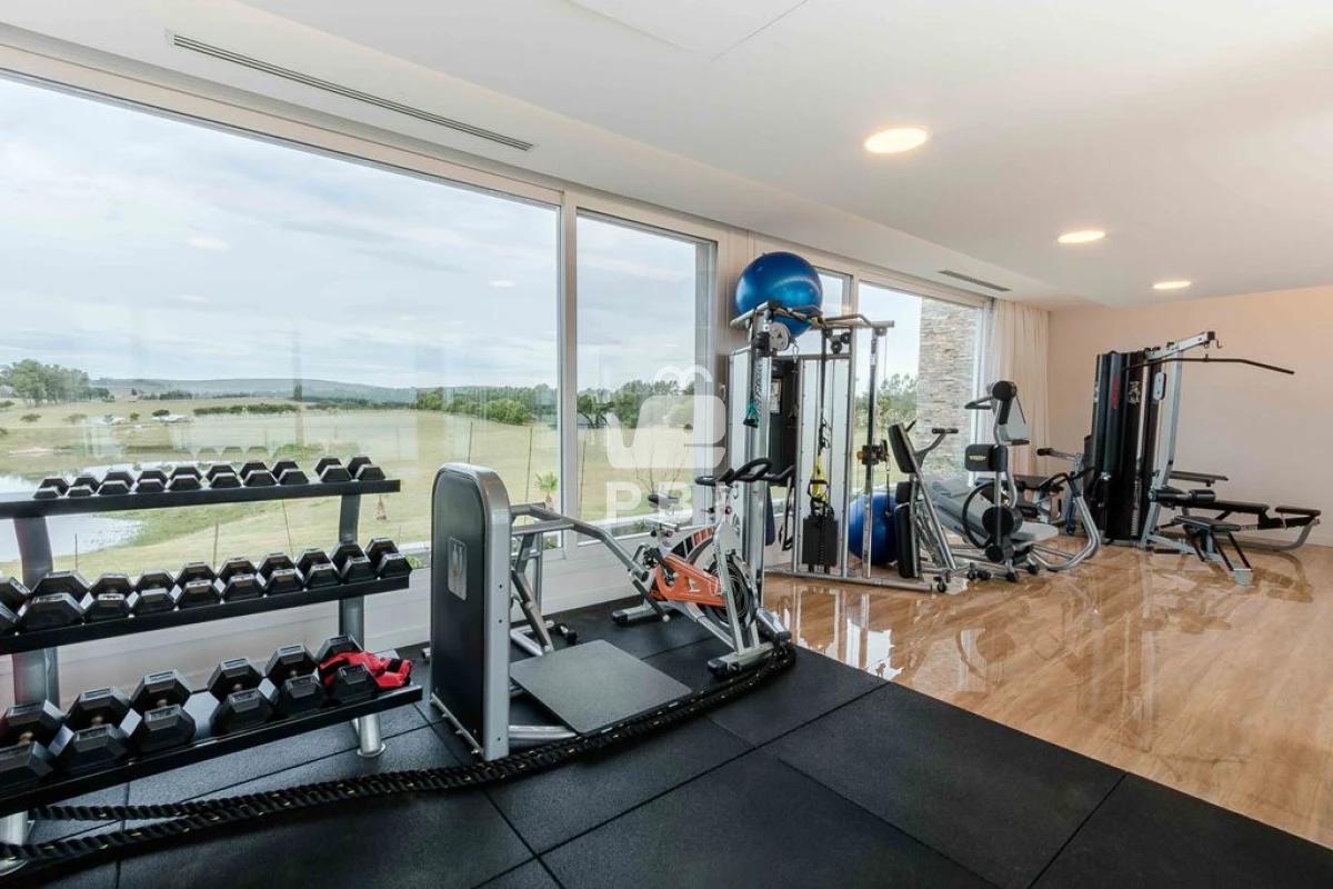 VmVudGEgZGUgQ2hhY3JhIDYgRE9STUlUT1JJT1MgZW4gTGFndW5hIGRlbCBTYXVjZSwgUHVudGEgZGVsIEVzdGUgLSBSZWYgOiBQQkkyMTU3